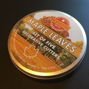 Set of 5 decorative cookie cutters - Maple Leaves